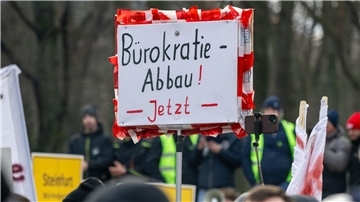 Der aktuelle wirtschaftspolitische Kurs der Ampel-Koalition kommt nicht gut weg - das geht aus der jüngsten Konjunkturumfrage des Mittelstandsverbundes hervor. Vor allem „überbordende Bürokratie“ mache den Standort Deutschland zunehmend unattraktiv.