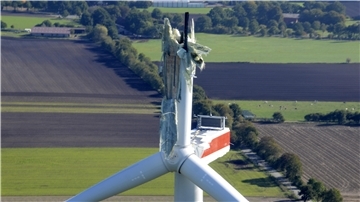 Der Alfstedter Windflügelbruch sorgt in ganz Deutschland für Schlagzeilen. Ein CFK-Experte hat jetzt vehement widersprochen, dass der carbonfaserverstärkte Kunststoff mit Asbest verglichen werden könne und nicht recycelbar sei. „Das ist sachlich falsch“, sagte Gunnar Merz, Hauptgeschäftsführer des Vereins Composites United.