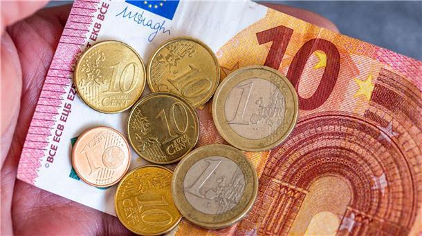 Gesetzlicher Mindestlohn steigt 2024 auf 12,41 Euro Der allgemeine gesetzliche Mindestlohn in Deutschland soll zum 1. Januar auf 12,41 Euro steigen.