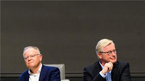 FDP grenzt sich vor Niedersachsen-Wahl von CDU ab Der amtierende Ministerpräsident Stephan Weil und sein Wirtschaftsminister und Herausforderer Bernd Althusmann von der CDU.