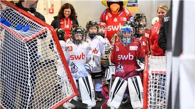 Der Andrang im Eishockey-Nachwuchs des REV Bremerhaven ist auch dank des großen Erfolgs der Pinguins groß. Dennoch steht der Verein vor dem Aus.