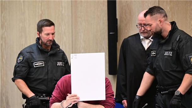 Prozessauftakt nach Todesfahrt – Angeklagter erklärt sich Der Angeklagte äußerte sich via seinem Verteidiger Uwe Kosmala zur Tat.