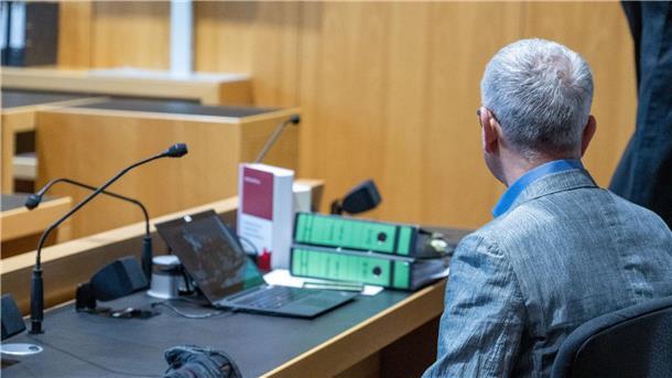 Der angeklagte Anästhesist im Landgericht Augsburg.