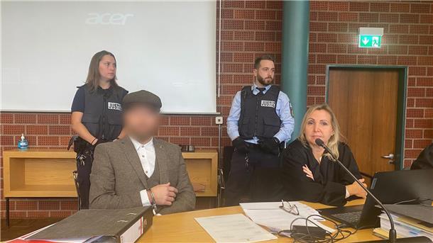 Ex-Freundin gestalkt und getötet? Mann schweigt vor Gericht Der Angeklagte muss sich wegen Körperverletzung und Nachstellung mit Todesfolge vor Gericht verantworten.