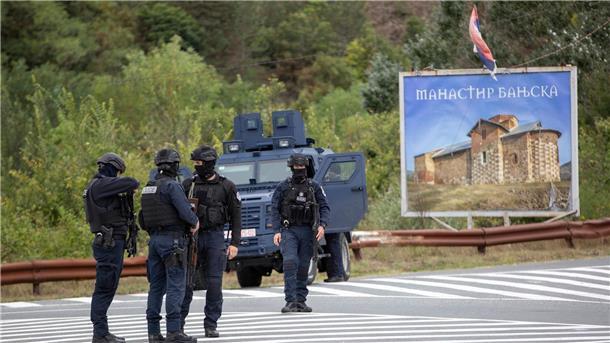 Sorge im Kosovo - Baerbock warnt vor Eskalation Der Angriff eines schwer bewaffneten serbischen Kommandotrupps in Banjska auf kosovarische Polizisten hat neue Spannungen ausgelöst.