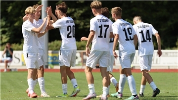 Der Aufstieg in die U19-Nachwuchsliga wurde knapp verpasst - jetzt wollen sich die Jungs von Trainer Olaf Lakämper den Meistertitel in der Regionalliga holen.