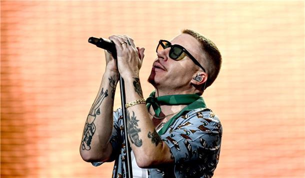 Der Auftritt von Macklemore ist umstritten. Er steht am Sonntag als Headliner au...