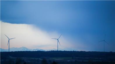 Bei Windrädern ist Ende der Ausbauflaute in Sicht Der Ausbau der Windkraft in den südlichen Bundesländern kommt nur schleppend voran.
