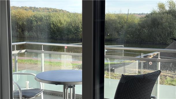 Es tut sich was für den Seeblick - doch woanders als gedacht Blick vom Balkon auf das Ufer am Kanal