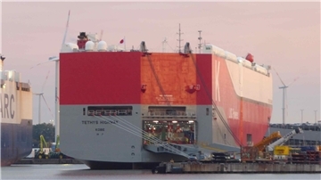 Der Autotransporter "Tethys Highway"