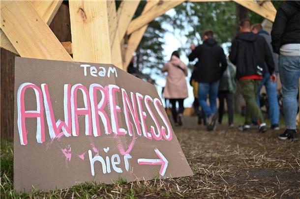 Ein Schild zum Awarness Team. 