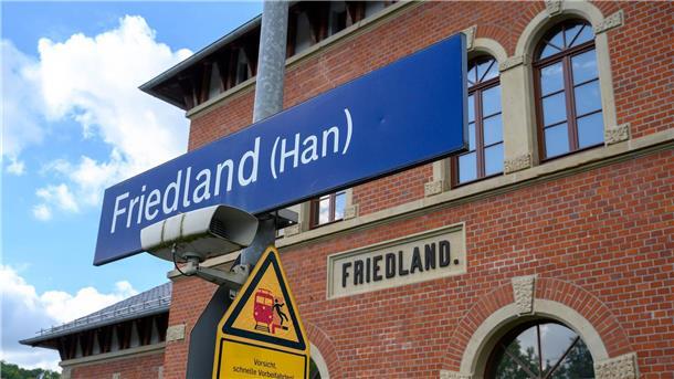 Neue Details: Verdächtiger war am Vortag in Psychiatrie Der Bahnhof Friedland in Südniedersachsen: Hier starb am 11. August eine Jugendliche. (Archivbild)