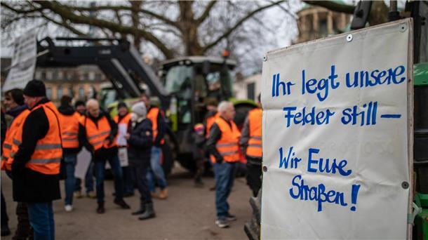 Große Verkehrsbehinderungen wegen Bauernprotesten erwartet Der Bauernverband plant eine Protestwoche, die am 15. Januar mit einer Demonstration in Berlin gipfeln soll.