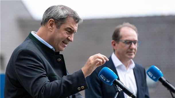CSU: Keine Steuer auf Grundnahrungsmittel und Elternhaus Der bayerische Ministerpräsident Markus Söder und CSU-Landesgruppenchef Alexander Dobrindt (r) am Kloster Andechs.