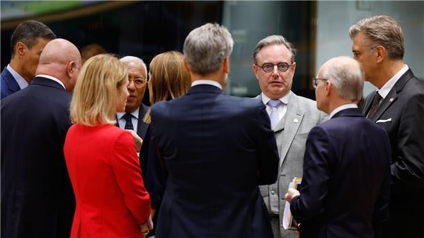 EU treibt Plan für Nutzung von russischem Vermögen voran Der belgische Premierminister Bart De Wever forderte beim Gipfel Sicherheiten und gab letztlich auch sein OK.