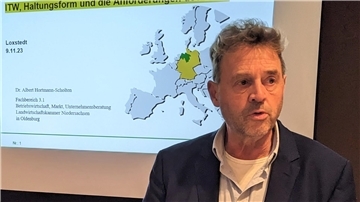 Der Betriebswirtschaftler Dr. Albert Hortmann-Scholten sprach vor den Fleischerzeugern des Cuxlandes über die aktuellen Marktherausforderungen. 