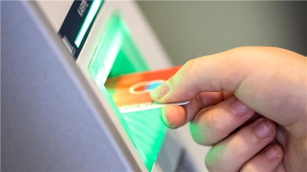 Der BGH hatte am 27. April 2021 entschieden, dass Kreditinstitute bei Änderungen von Allgemeinen Geschäftsbedingungen die Zustimmung ihrer Kundinnen und Kunden einholen müssen.