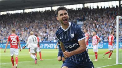 Der Bremerhavener Fußball-Profi Gerrit Holtmann spielt beim VfL Bochum.