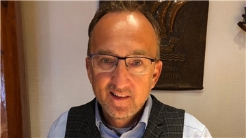 Der Bremerhavener Gastronom Kenneth Natusch-van Kesteren spricht im NORD|ERLESEN #Kaffee-Talk über die möglichen Folgen eines erneuten Shutdowns für die Gastronomie.