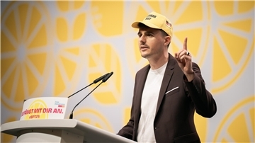 Der Bremerhavener Marko Miholic bei seiner Bewerbungsrede für den Bundesvorstand auf dem FDP-Bundesparteitag.