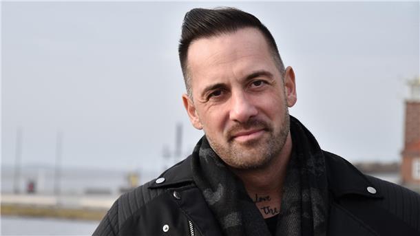 Der Bremerhavener Sascha Grabowski macht bei der Vox-Kuppelshow „Herz an Bord“ mit.
