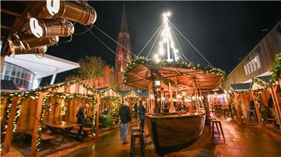 Bremerhavener Weihnachtsmarkt am Abend