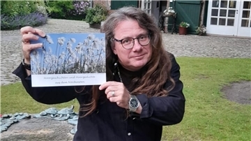 Der Bremervörder Autor Thorsten Penz präsentiert das Buch "Moorgeschichten und Moorgedichte aus dem Nordwesten".