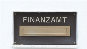 Der Briefkasten eines Finanzamtes.