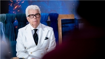 Der britische Bestseller-Autor Ken Follett spricht über den fünten Teil seiner Kingsbridge-Saga.