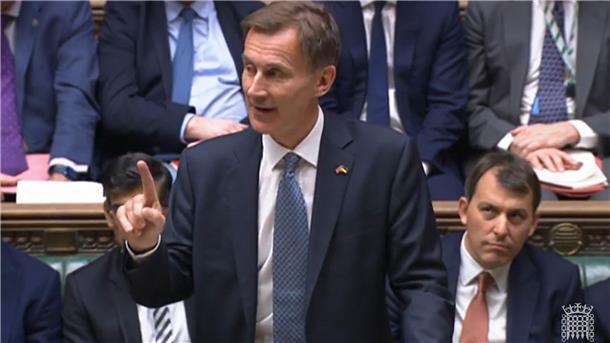 Herbst-Statement als Winter-Bombe: Teure Rechnung für Briten Der britische Finanzminister Jeremy Hunt gibt sein Herbst-Statement im Unterhaus ab.