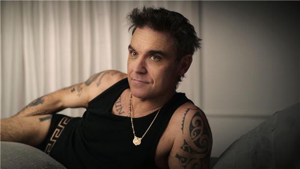 Der britische Musiker Robbie Williams in einer Szene der Miniserie „Robbie Williams“.