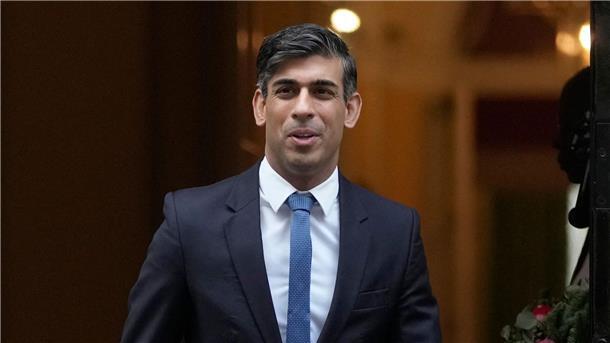 Britische Medien diskutieren über Sunaks Turnschuhe Der britische Premierminister Rishi Sunak hat mit seinen Turnschuhen eine Diskussion ausgelöst.