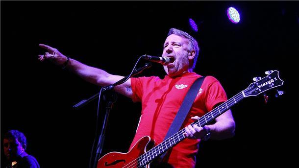 CD-Box erinnert an legendären britischen Club  Der britische Sänger und Bassist Peter Hook hält bis heute die Rechte an der Marke „Haçienda“, die ihr 40. Jubiläum feiert.