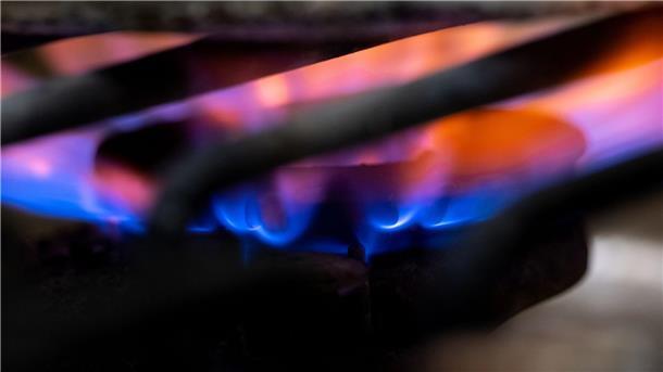 Bund entlastet Gas- und Wärmekunden mit 4,3 Milliarden Euro Der Bund hat Verbraucherinnen und Verbraucher bei den Abschlägen für Gas und Wärme im Dezember mit 4,3 Milliarden Euro entlastet.