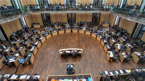 Der Bundesrat vertritt die 16 Bundesländer. Er fordert jetzt mehr Schutz für Kinder und Jugendliche.