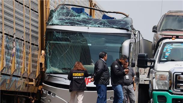 Zug erfasst Bus: Zehn Tote und Dutzende Verletzte in Mexiko Der Busfahrer soll versucht haben, es noch vor dem Zug auf die andere Seite zu schaffen.