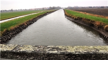 Der Butjadinger Zuwässerungskanal ist die Wasserader für die nördliche Wesermarsch. 