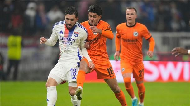 Der BVB unternimmt einem Bericht zufolge einen dritten Anlauf, um Lyon’s Rayan Cherki (l) zu verpflichten.