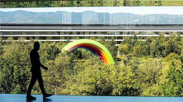 „Apple Intelligence“ - Konzern verspricht hilfreiche KI Der Campus des Apple-Hauptquartiers in Cupertino: Bei der hauseigenen WWDC-Konferenz gibt der iPhone-Konzern traditionell einen Ausblick auf neue Software und Funktionen.