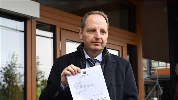 CDU-Politiker zieht gegen Klimaschutz-Reform nach Karlsruhe Der CDU-Bundestagsabgeordnete Thomas Heilmann vor dem Bundesverfassungsgericht mit einer einstweiligen Anordnung gegen die Ampel-Reform des Klimaschutzgesetzes, die er dort eingereicht hat.