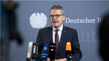 Der CDU-Politiker Roderich Kiesewetter ist von einem Mann leicht verletzt worden.