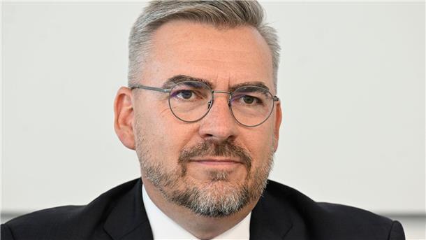 Der Chef des Branchenverbandes BVTE, Jan Mücke, warnt vor deutlich höheren Tabaksteuern.