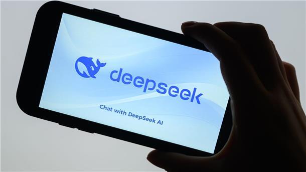 Datenschutzbeauftragte: DeepSeek aus App-Stores verbannen Der chinesische KI-Chatbot DeepSeek steht in zahlreichen Ländern in der Kritik. (Archivbild)