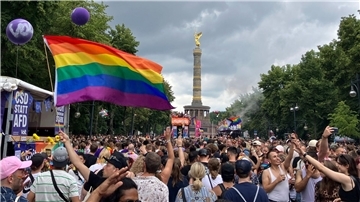 Der Christopher Street Day ist in Berlin ein Großevent - diesmal ohne das Regenbogennetzwerk der Bundestagsverwaltung. (Archivbild)