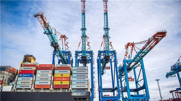 Weltwirtschaft wächst 2023 um 2,6 Prozent Der Containerhafen in Bremerhaven.