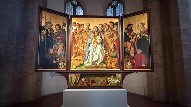 Exil in Rom: Altar aus Naumburg nun in Italien Der Cranach-Triegel-Altar steht nun für zwei Jahre in der Kirche Santa Maria della Pietà in Rom.