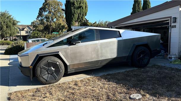 Der „Cybertruck“ sieht ganz anders aus als traditionelle Pickups.