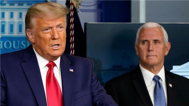 Der damalige US-Präsident Donald Trump gibt ein Pressestatement im Weißen Haus ab, im Hintergrund sein Vize Mike Pence.
