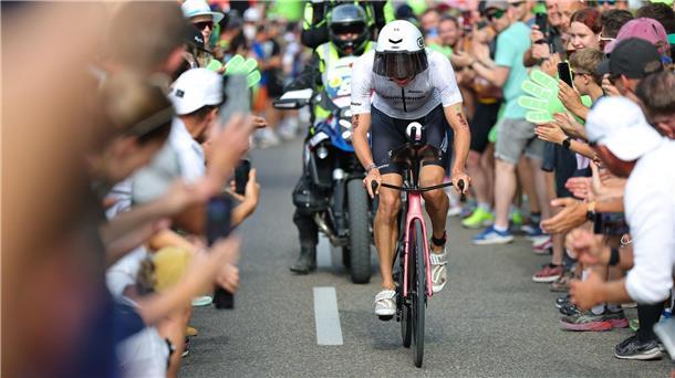Der deutsche Triathlet Jonas Schomburg wurde nach einem starken Roth-Rennen Zweiter.