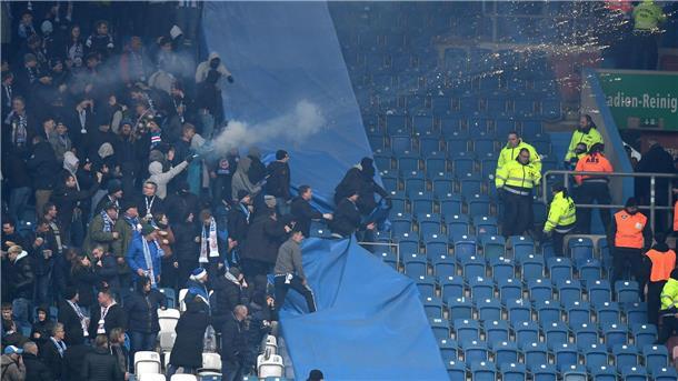Nach Krawallen: DFB ermittelt gegen Rostock und Dresden Der DFB-Kontrollausschuss hat ein Ermittlungsverfahren gegen Hansa Rostock und Dynamo Dresden eingeleitet.